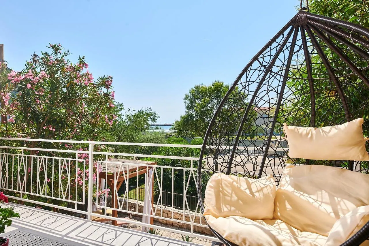 Belvedere Apartments ile iletişim